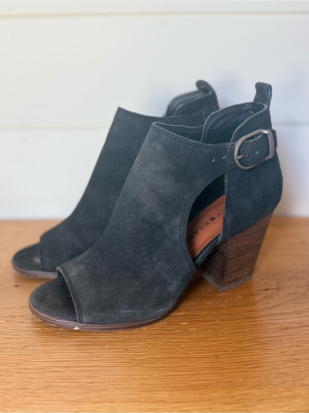 Lucky Brand 100% Suede Leather Black Oona Heel Women’s Size 6.5/36.5 Buckle